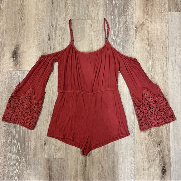 ✨Host Pick✨ Forever 21 Mauve Off-the-Shoulder Crochet Bell Sleeve Henley Romper - Picture 5 of 8
